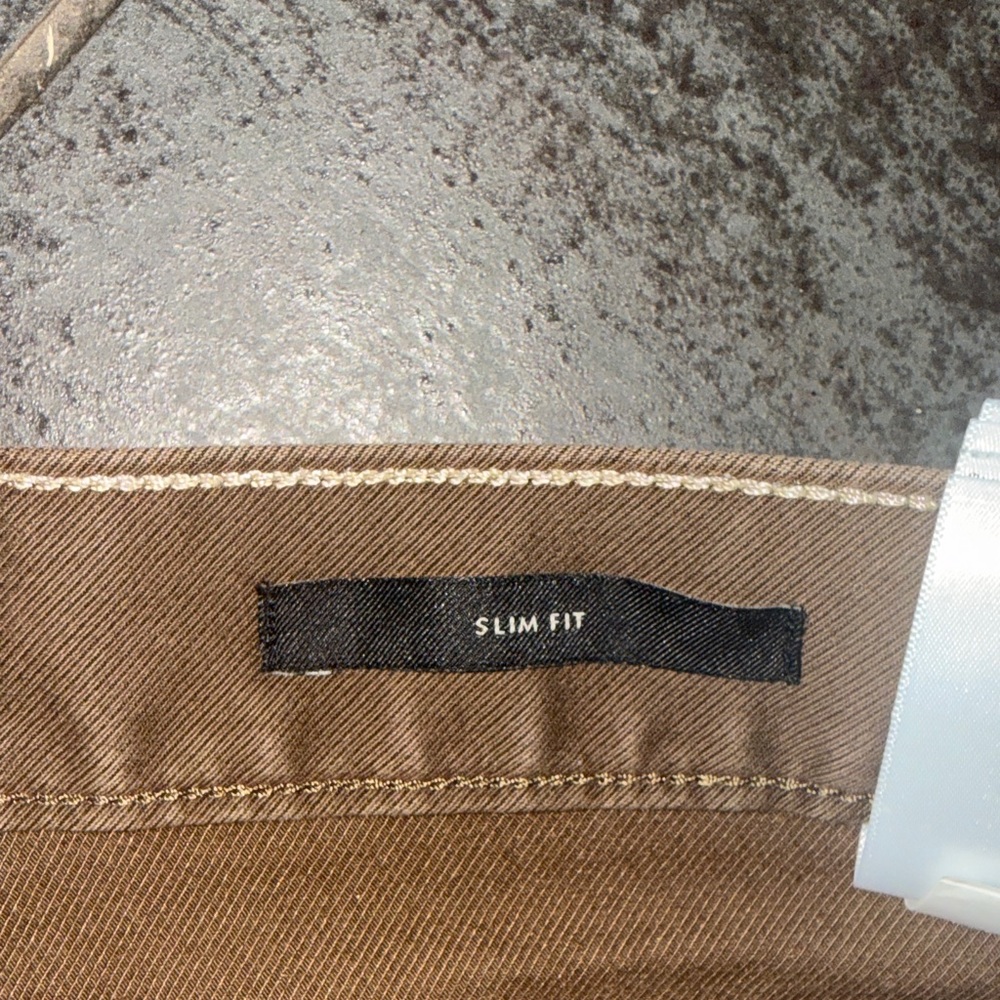 Banana Republic Men's brown light weight Traveler Jean chino pants 29x32 - Picture 3 of 8